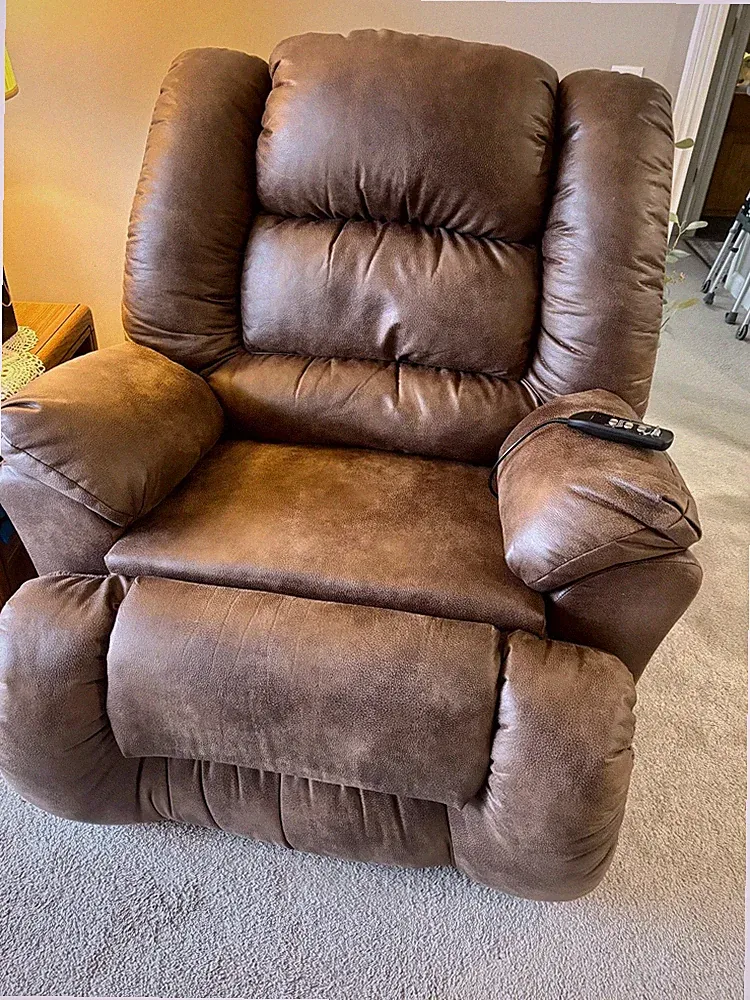 Big Man Lift Recliner - Slightly Used